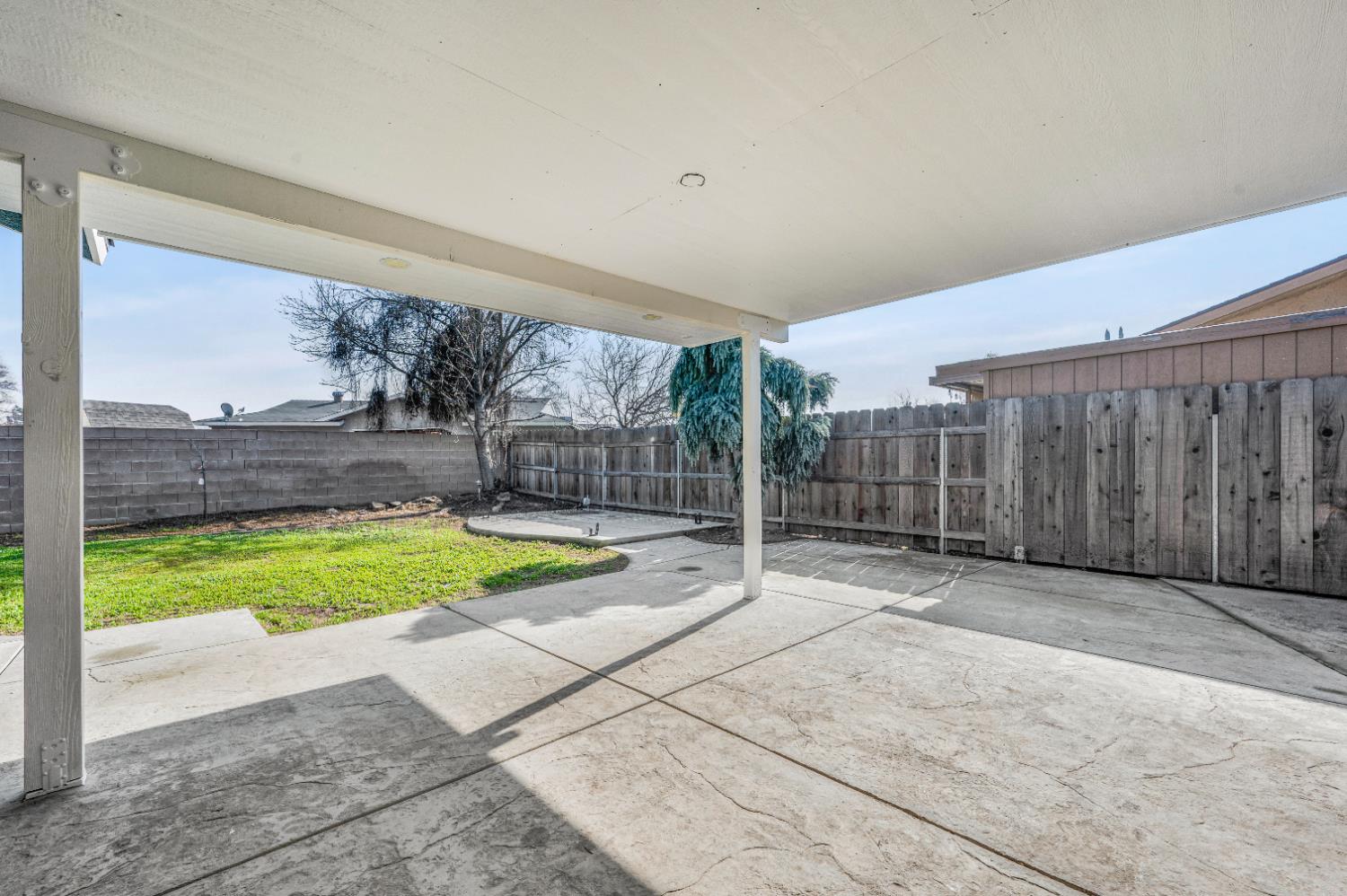 1521 Stanford Ave, Clovis, CA 93611