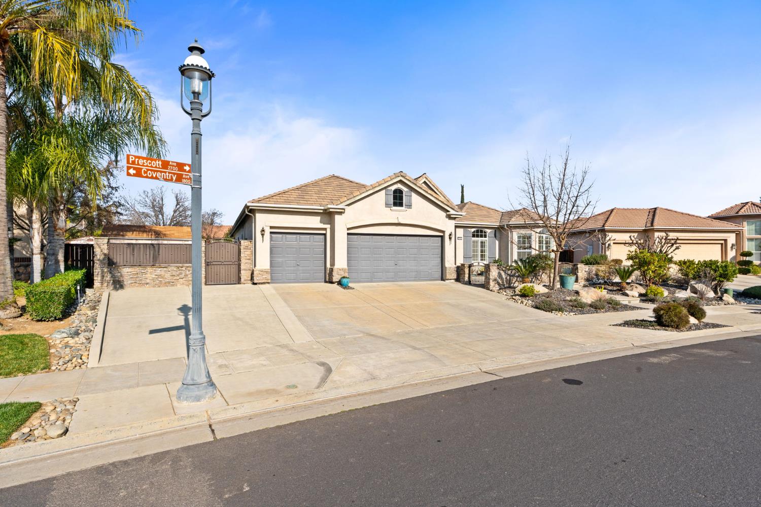 2735 Prescott Ave, Clovis, CA 93619