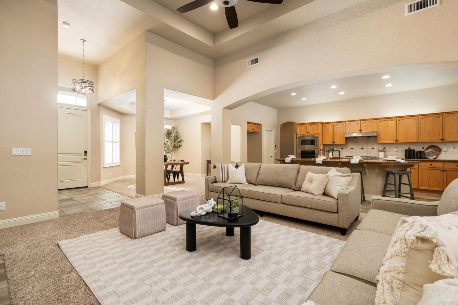 2735 Prescott Ave, Clovis, CA 93619