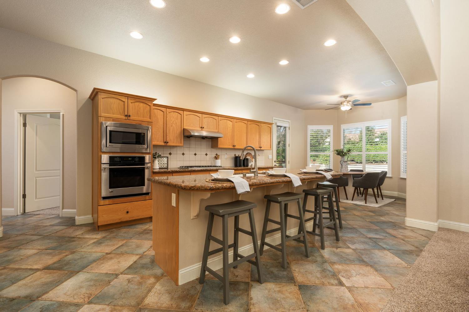 2735 Prescott Ave, Clovis, CA 93619