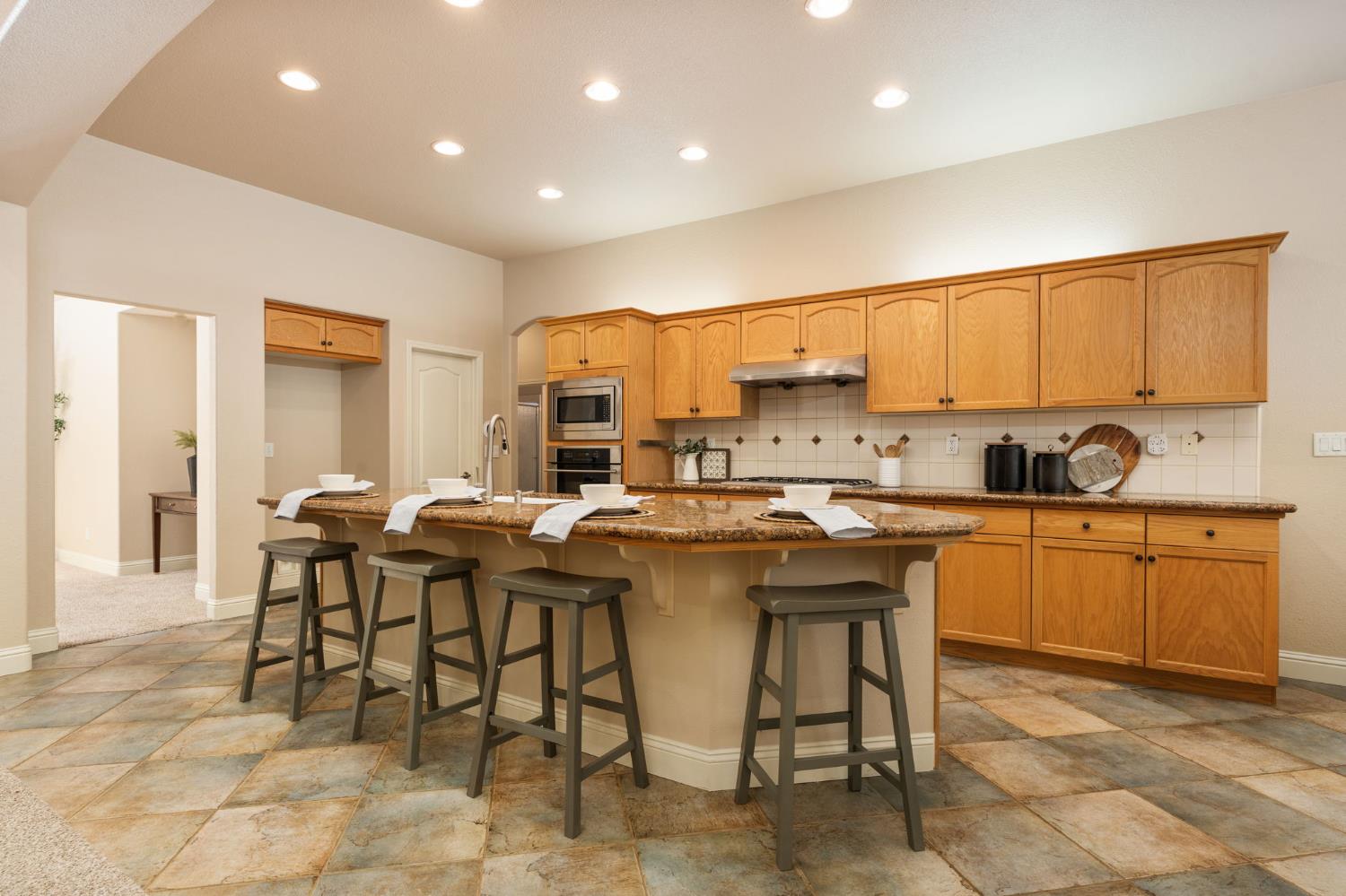 2735 Prescott Ave, Clovis, CA 93619