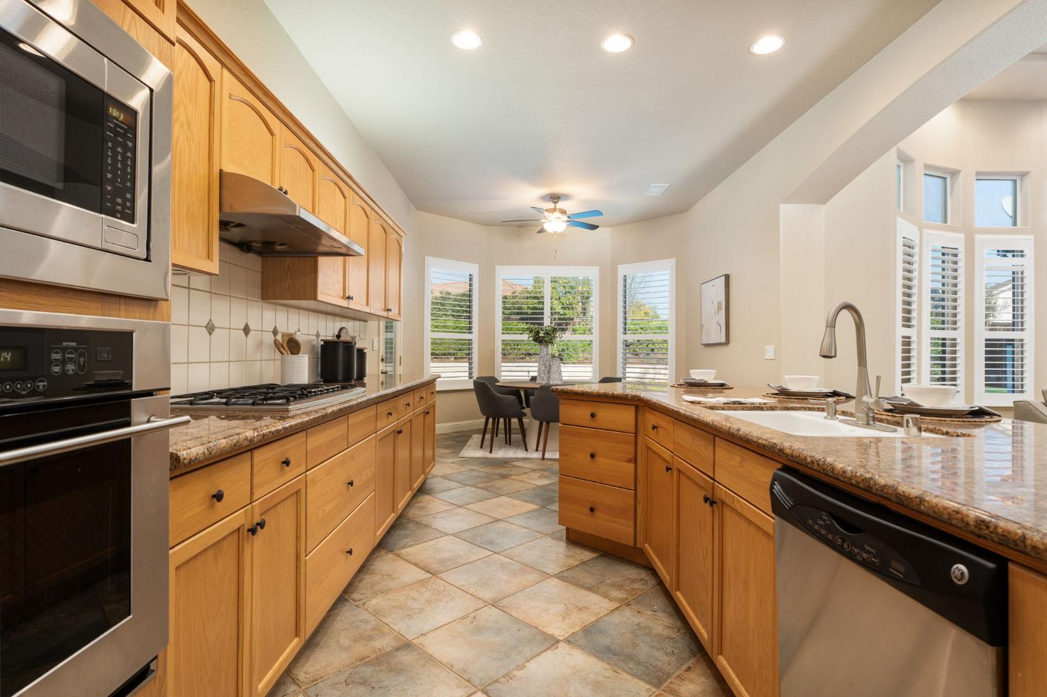 2735 Prescott Ave, Clovis, CA 93619