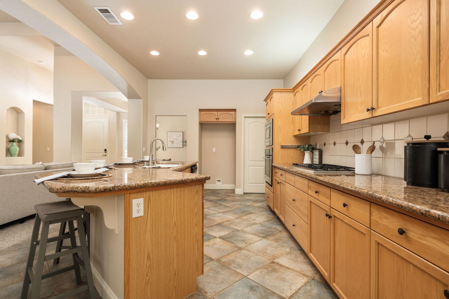 2735 Prescott Ave, Clovis, CA 93619