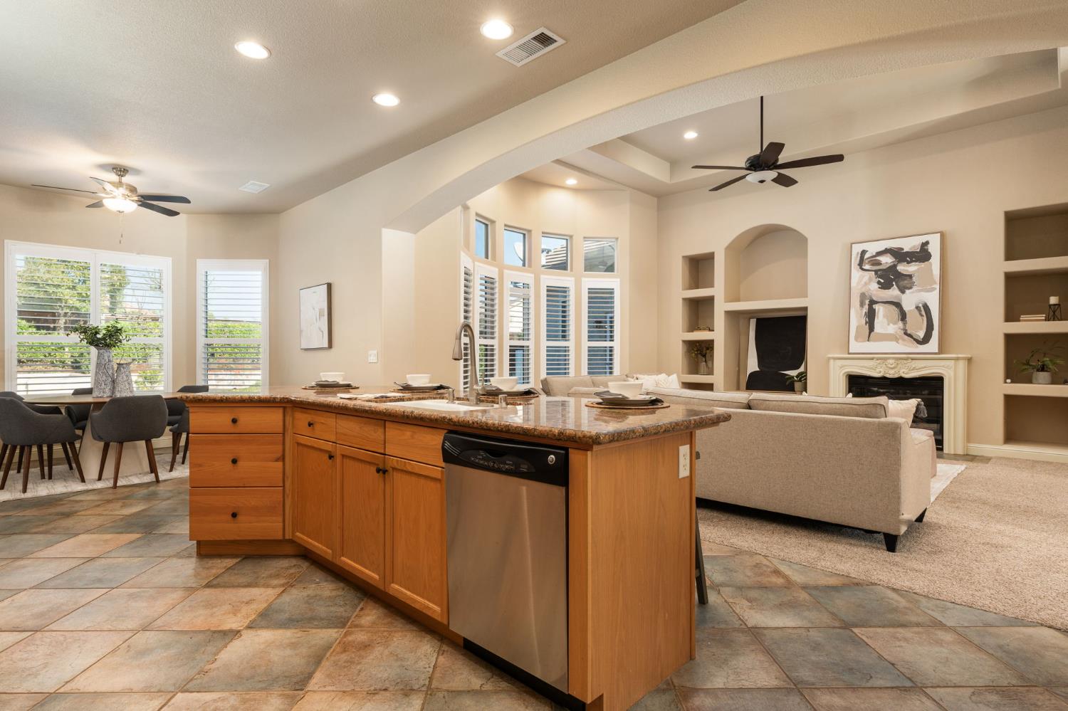 2735 Prescott Ave, Clovis, CA 93619