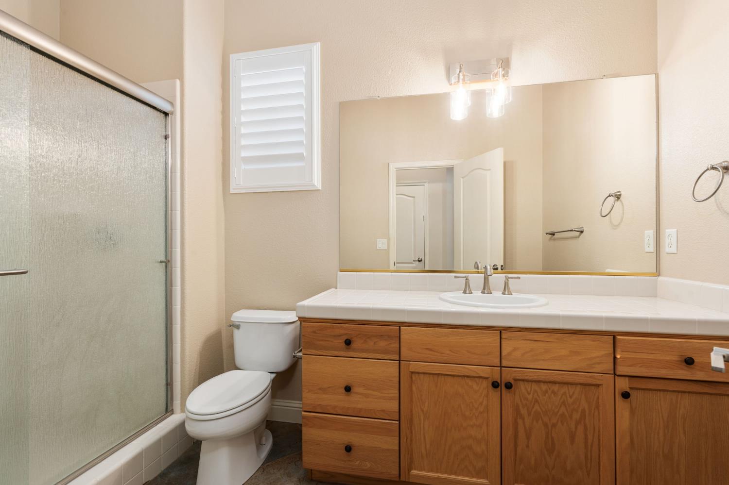 2735 Prescott Ave, Clovis, CA 93619