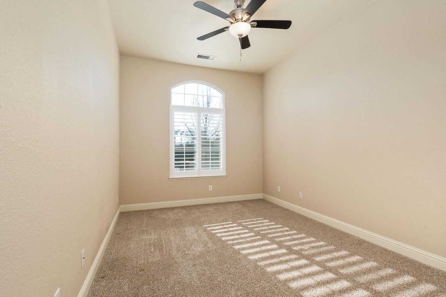 2735 Prescott Ave, Clovis, CA 93619