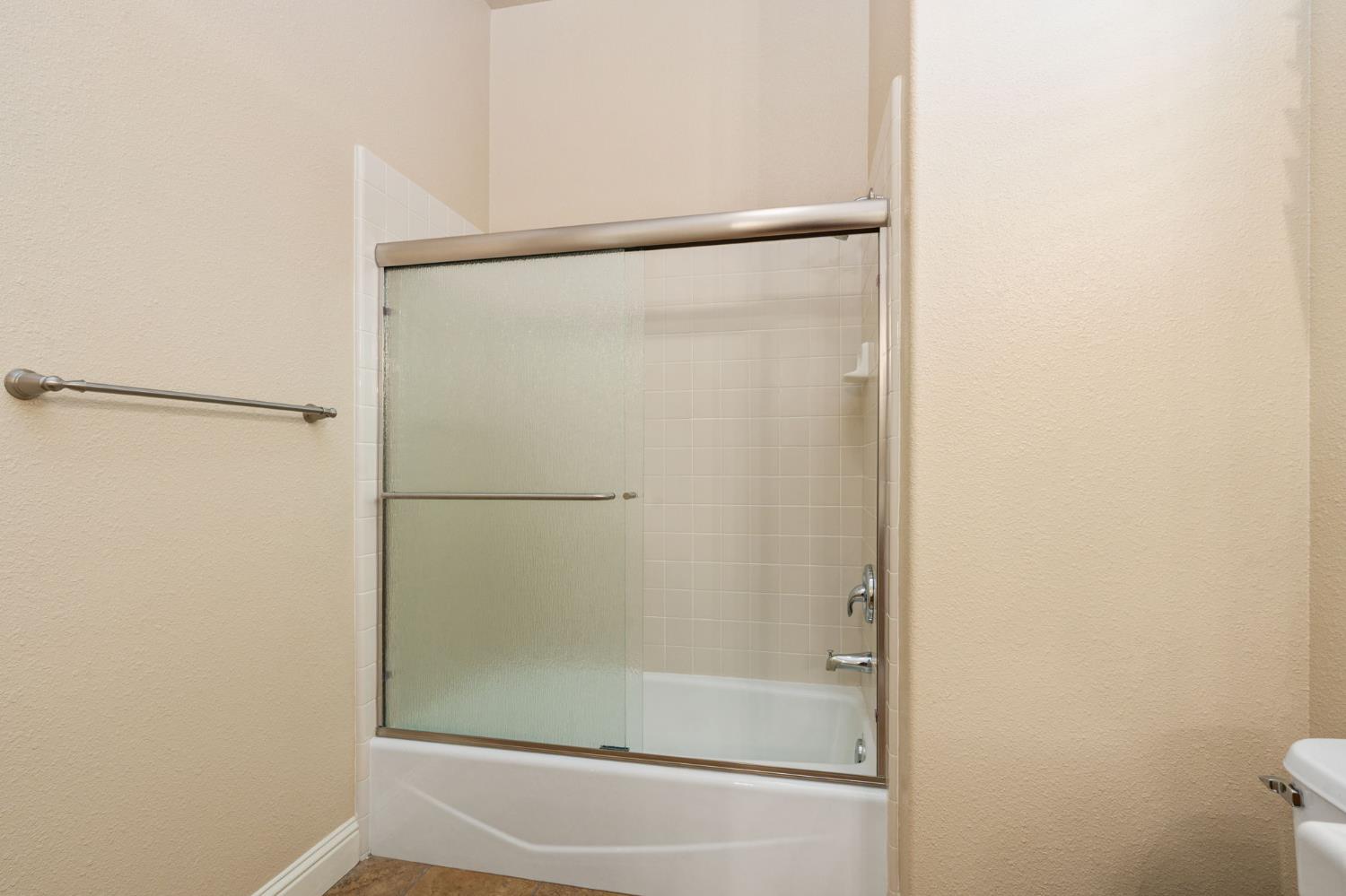 2735 Prescott Ave, Clovis, CA 93619