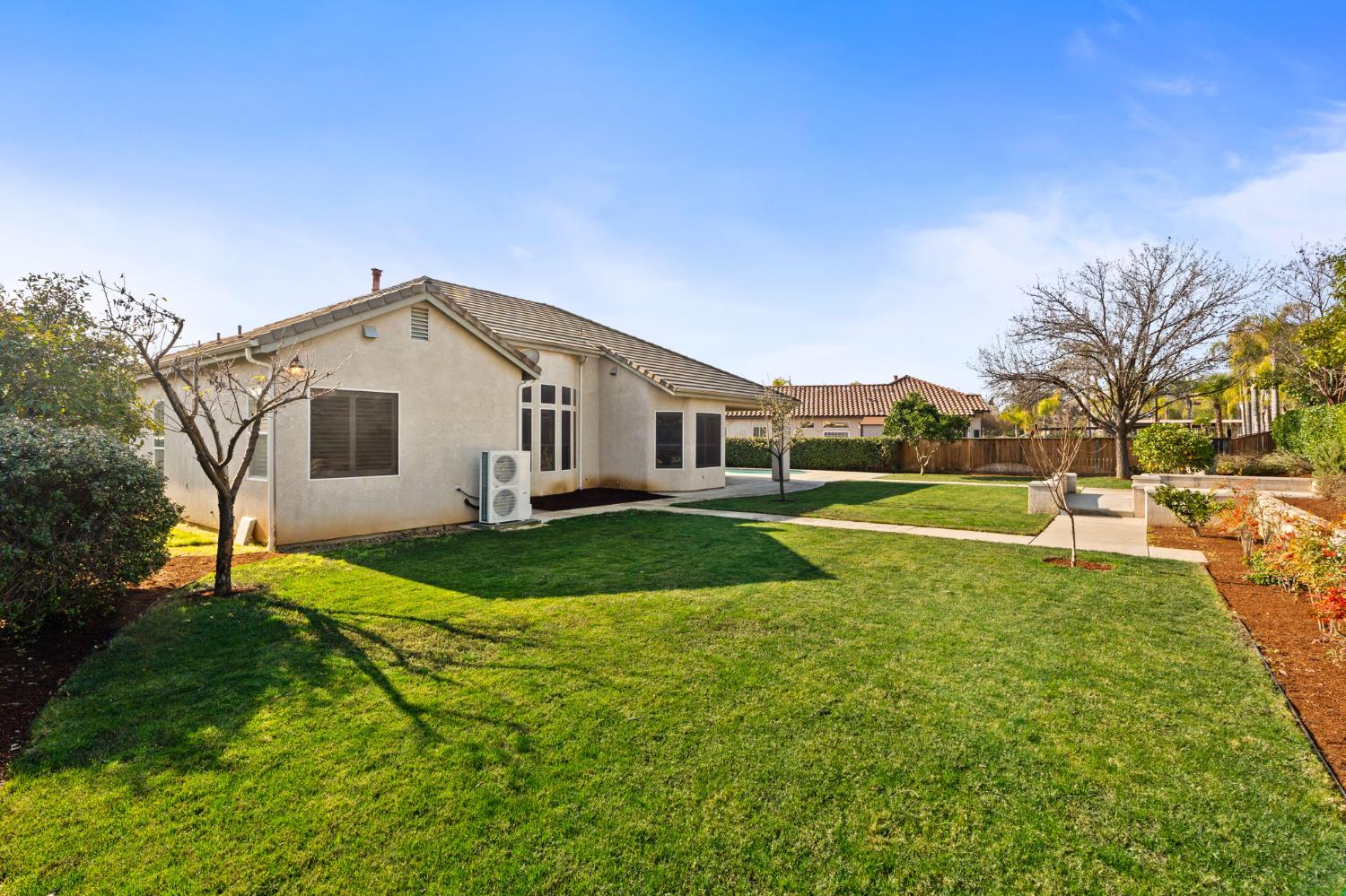2735 Prescott Ave, Clovis, CA 93619