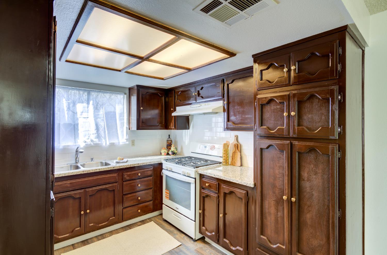 131 N Terry Ave, Clovis, CA 93612