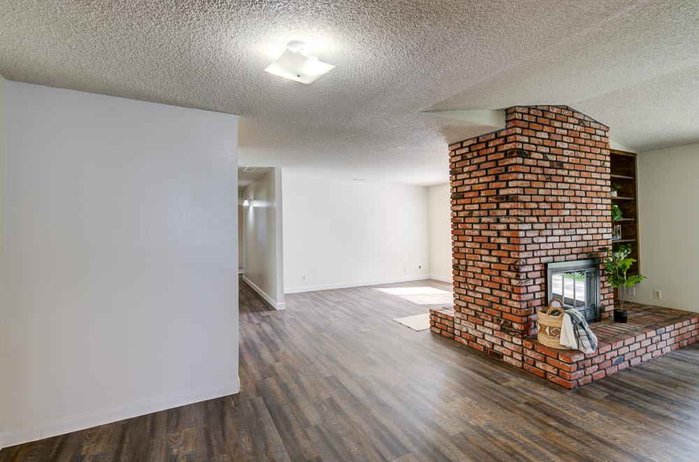 131 N Terry Ave, Clovis, CA 93612