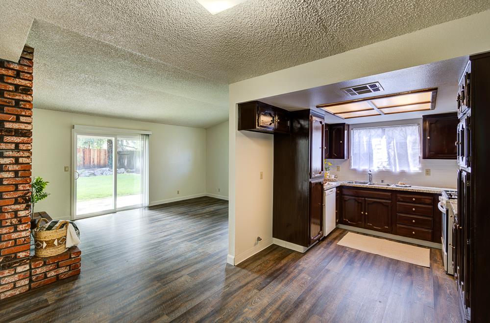 131 N Terry Ave, Clovis, CA 93612