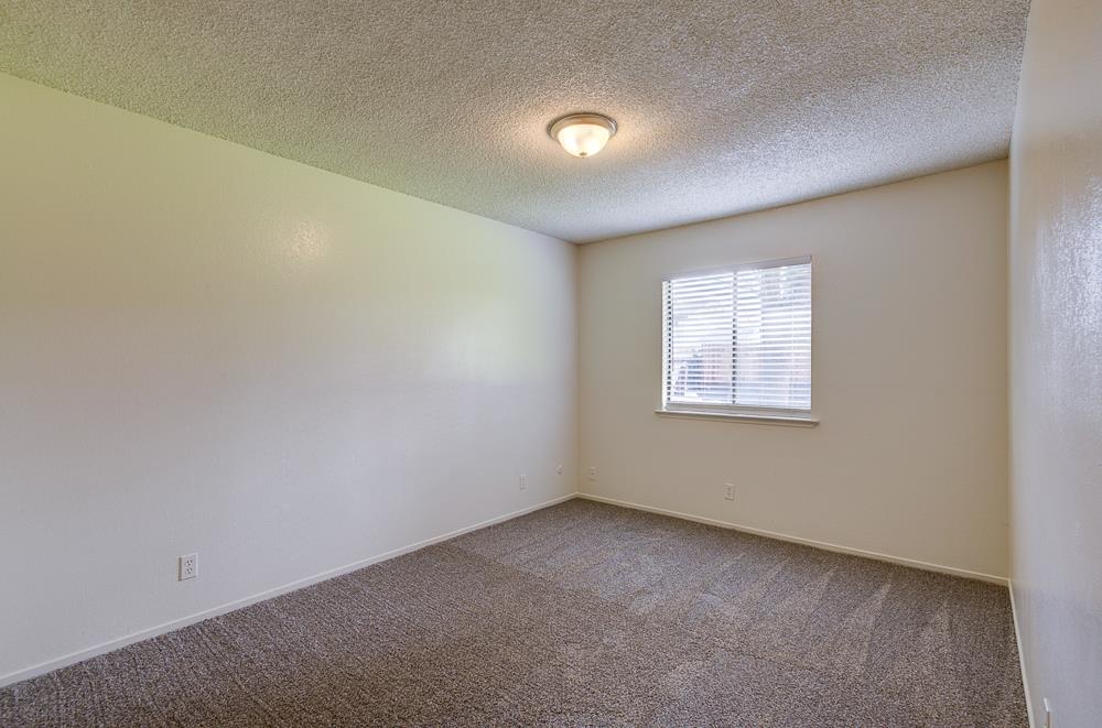 131 N Terry Ave, Clovis, CA 93612