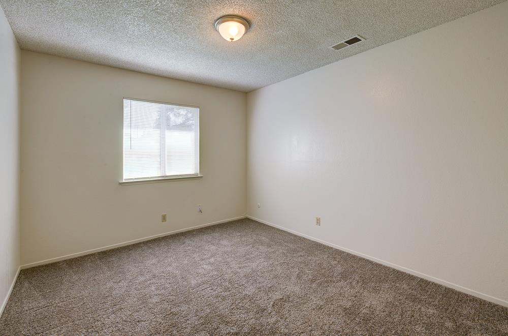 131 N Terry Ave, Clovis, CA 93612