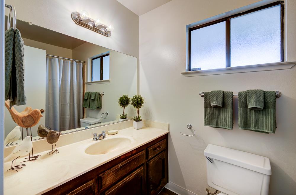 131 N Terry Ave, Clovis, CA 93612