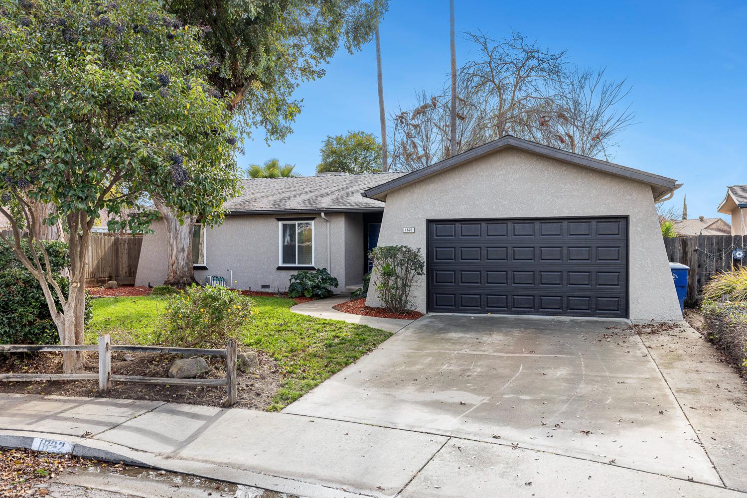 1622 Dennis Ave, Clovis, CA 93611