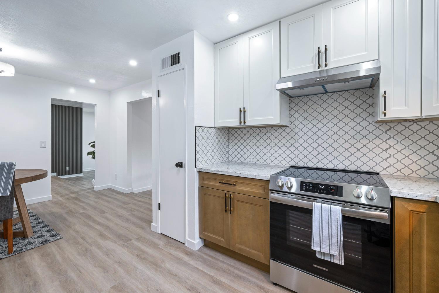 1622 Dennis Ave, Clovis, CA 93611