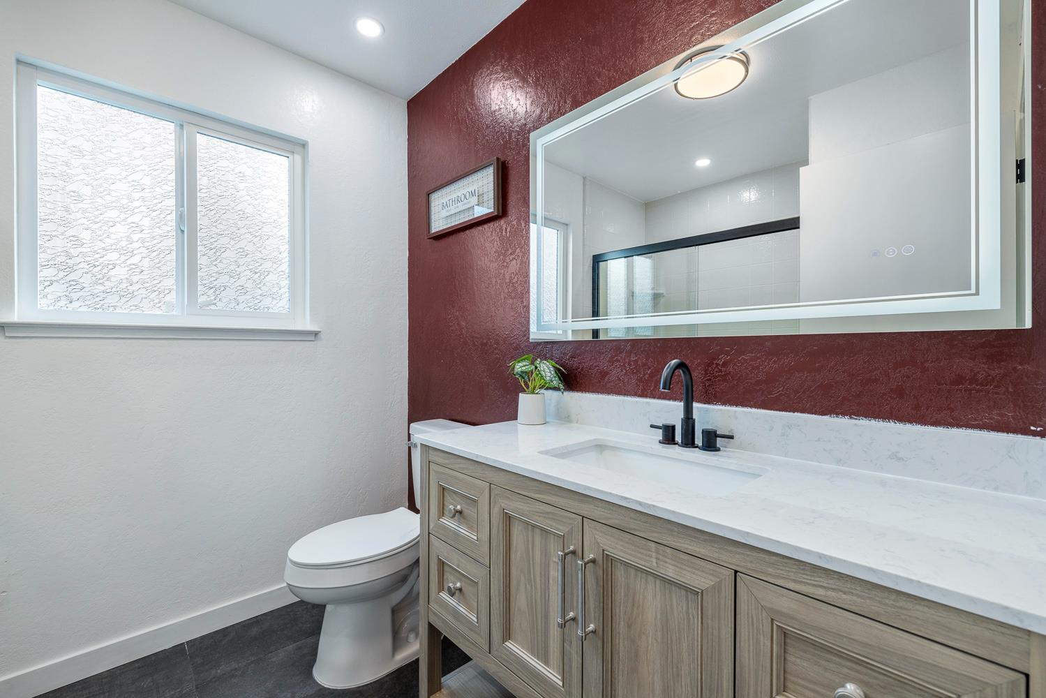 1622 Dennis Ave, Clovis, CA 93611