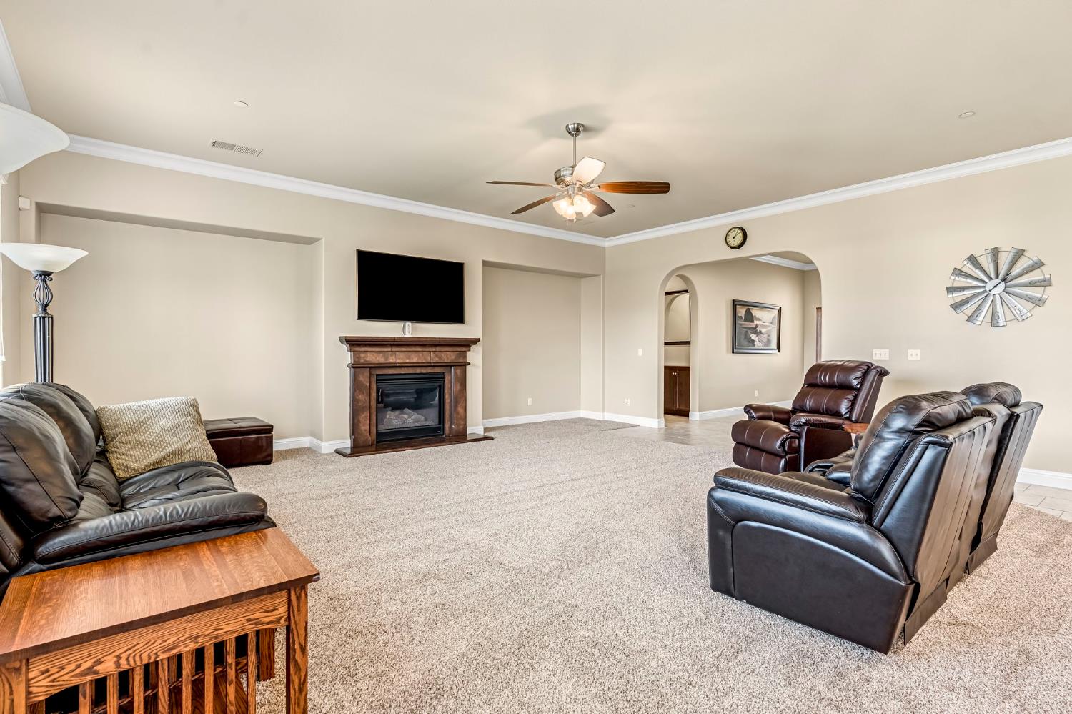 3255 Roberts Ave, Clovis, CA 93619