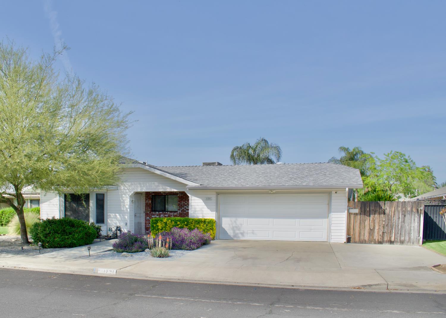 1721 Holland Ave, Clovis, CA 93611