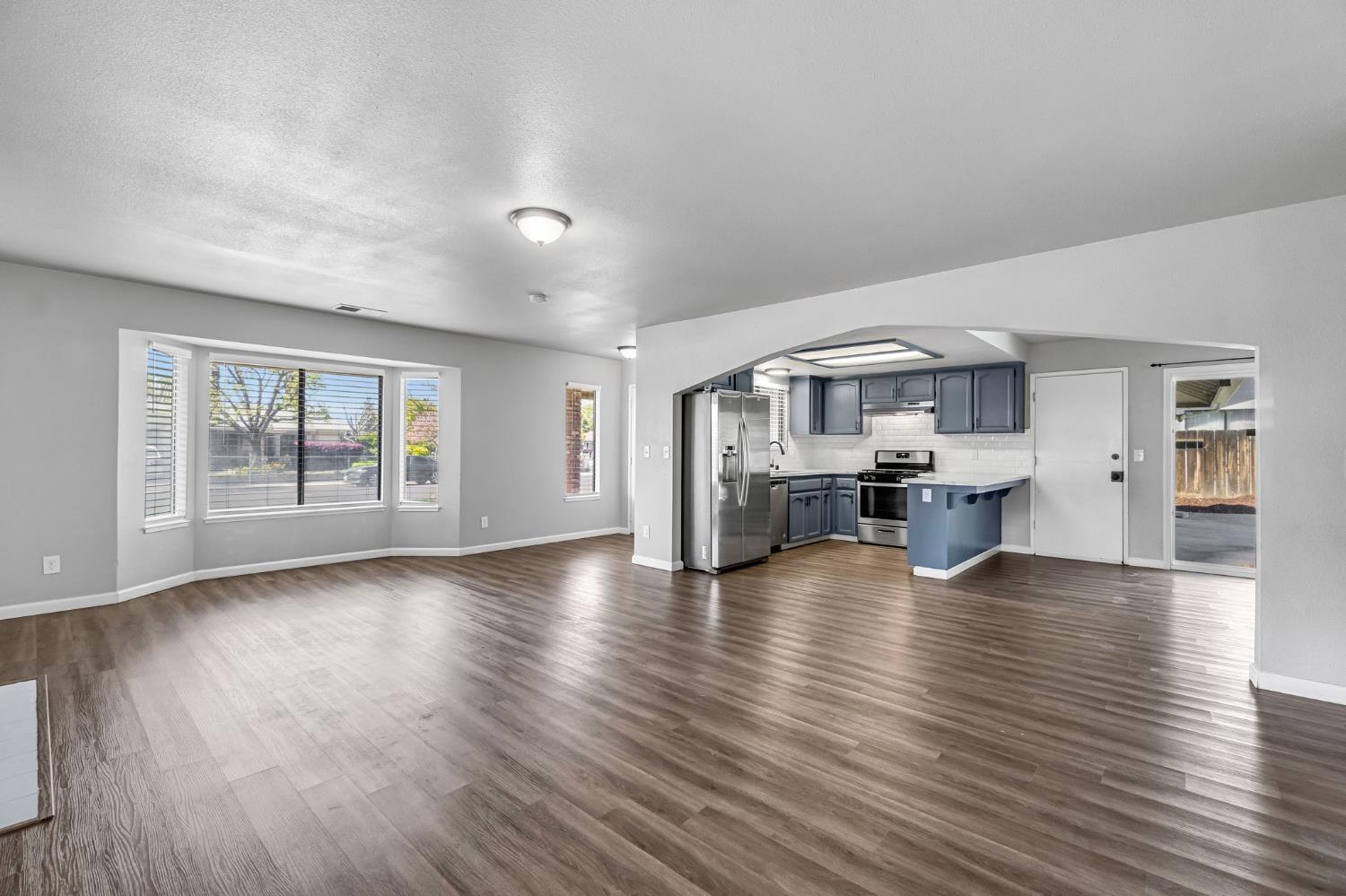 3099 Ezie Ave, Clovis, CA 93611