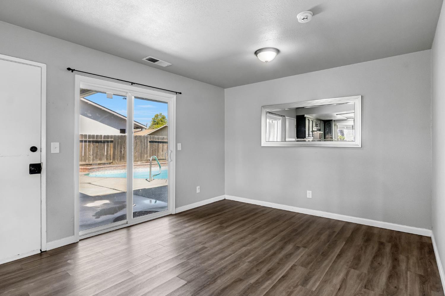 3099 Ezie Ave, Clovis, CA 93611