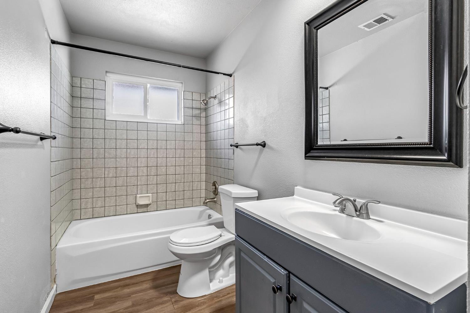 3099 Ezie Ave, Clovis, CA 93611