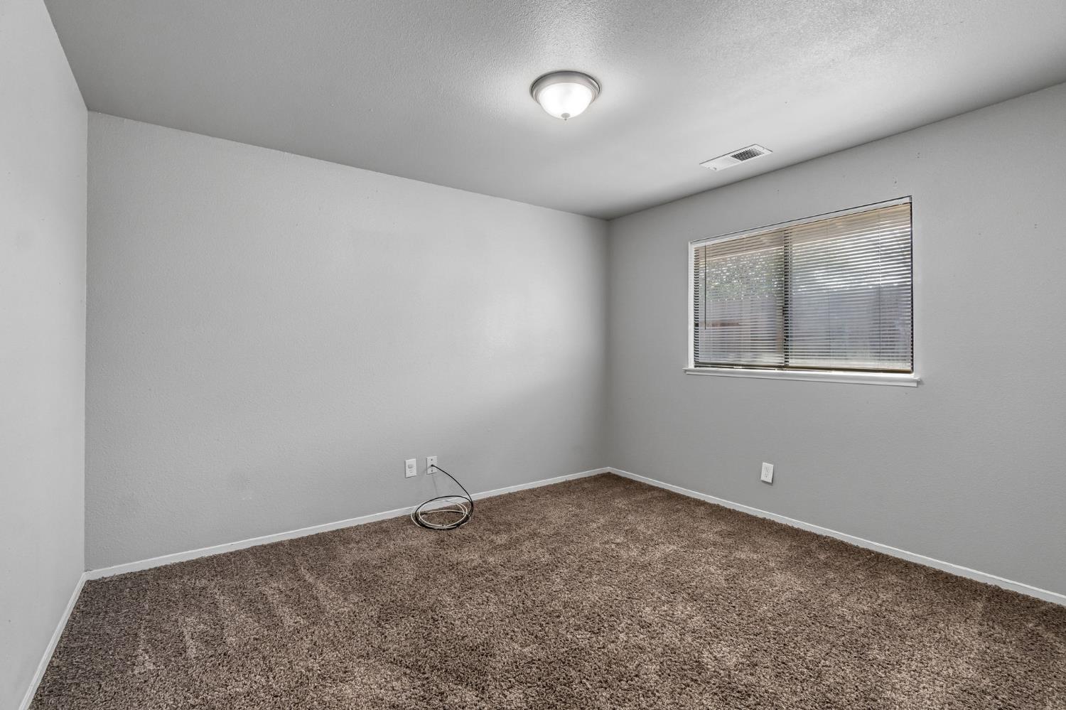 3099 Ezie Ave, Clovis, CA 93611