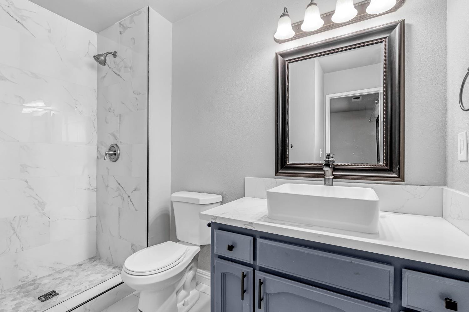 3099 Ezie Ave, Clovis, CA 93611