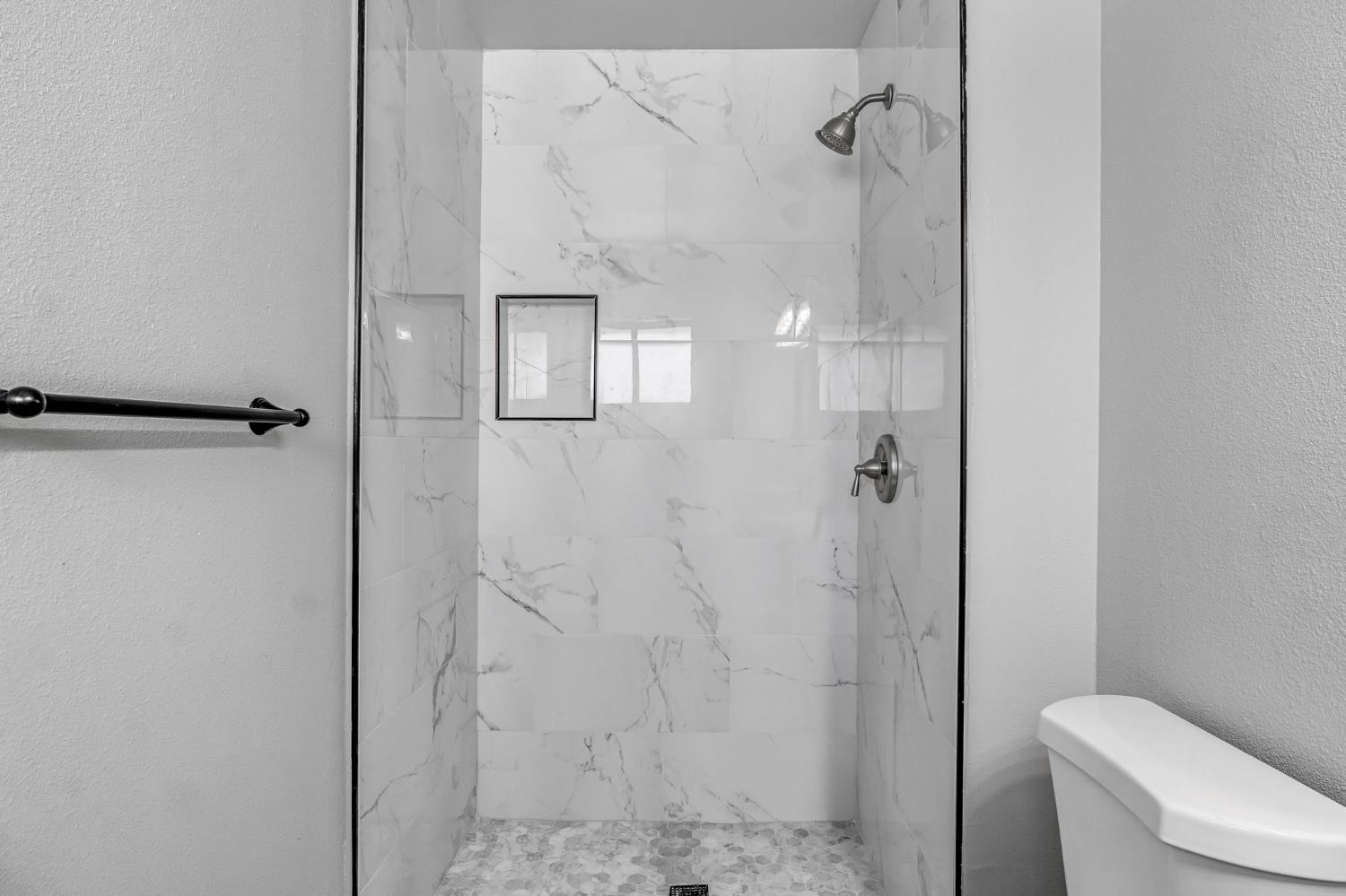 3099 Ezie Ave, Clovis, CA 93611