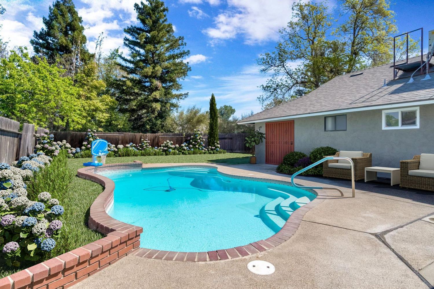 3099 Ezie Ave, Clovis, CA 93611