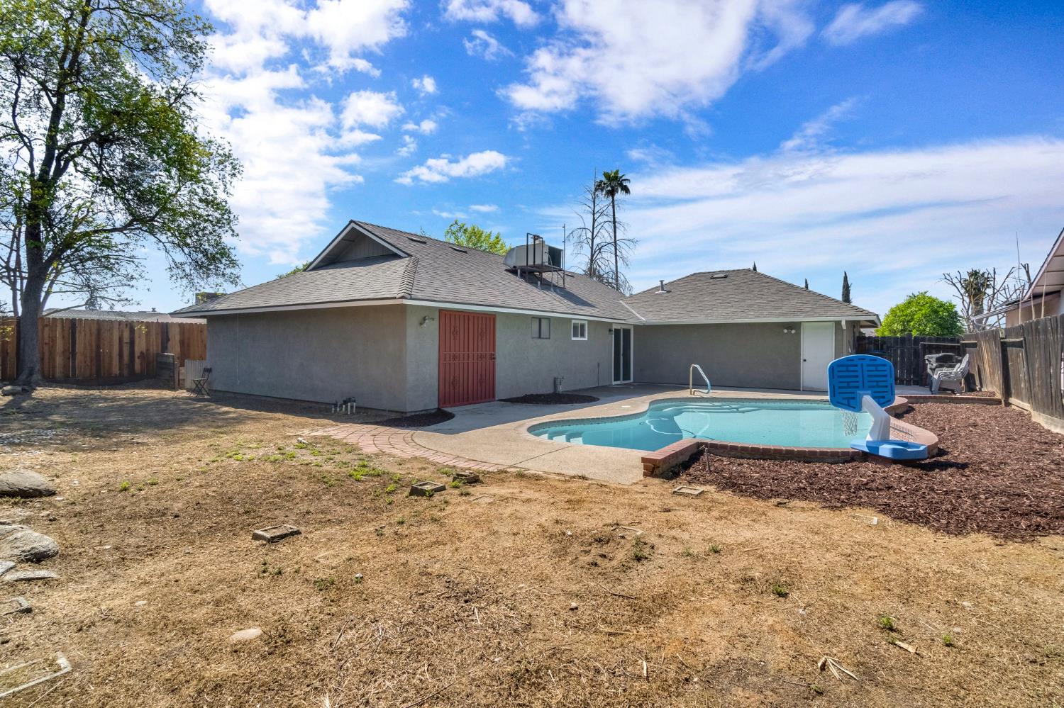 3099 Ezie Ave, Clovis, CA 93611