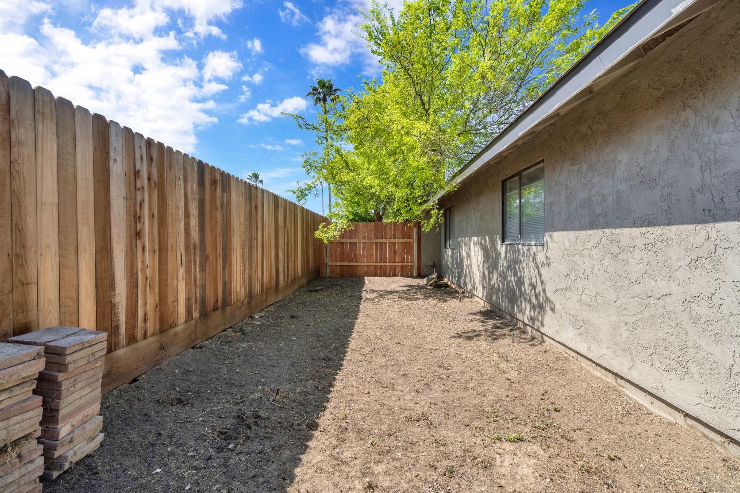 3099 Ezie Ave, Clovis, CA 93611