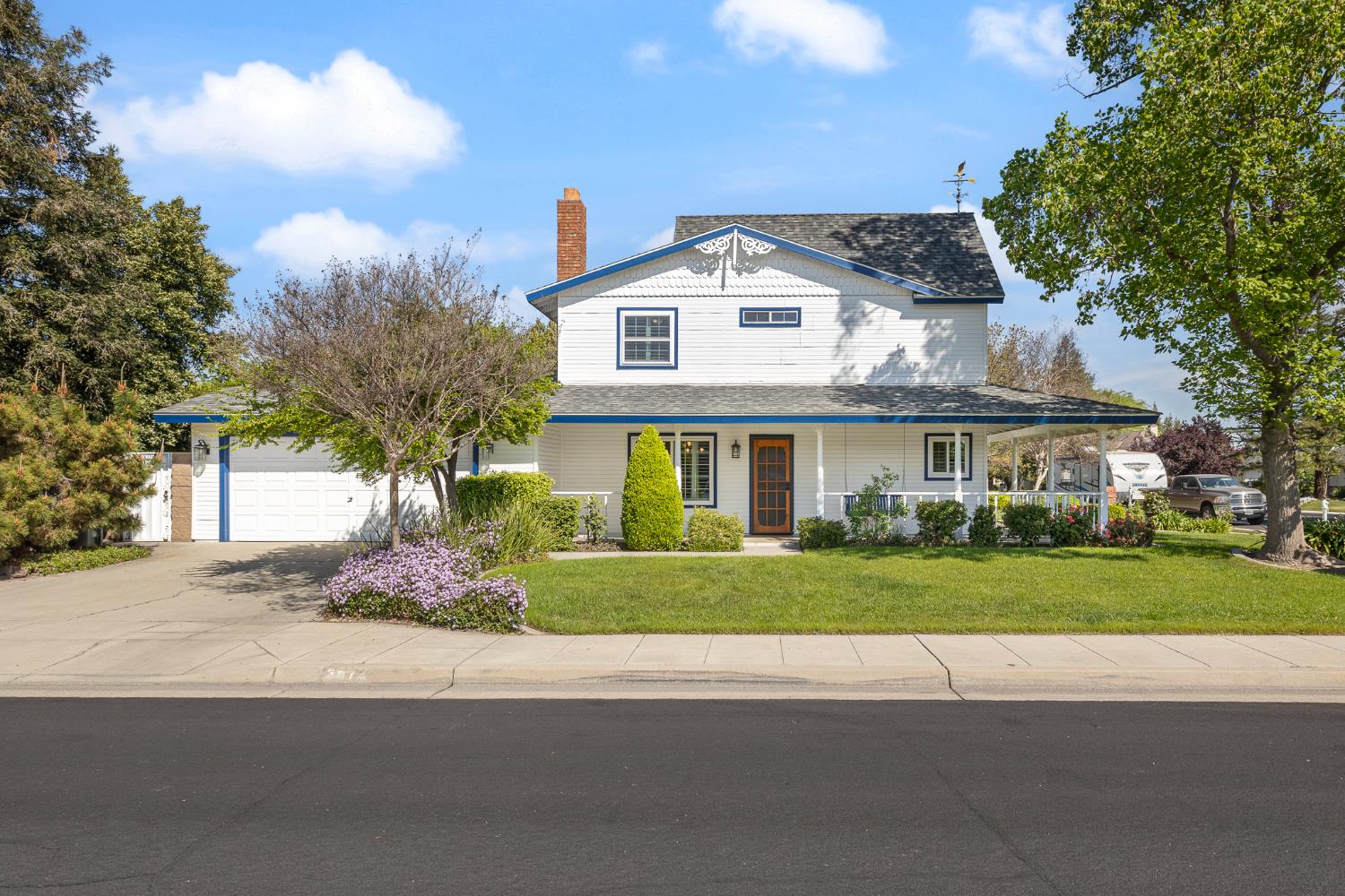 3074 Burgan Ave, Clovis, CA 93611