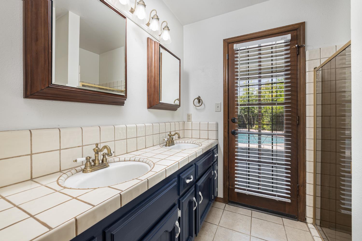 3074 Burgan Ave, Clovis, CA 93611