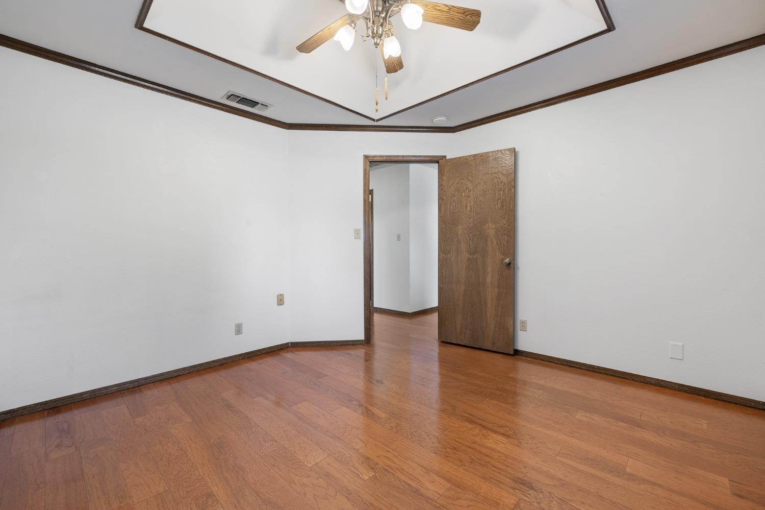 3074 Burgan Ave, Clovis, CA 93611