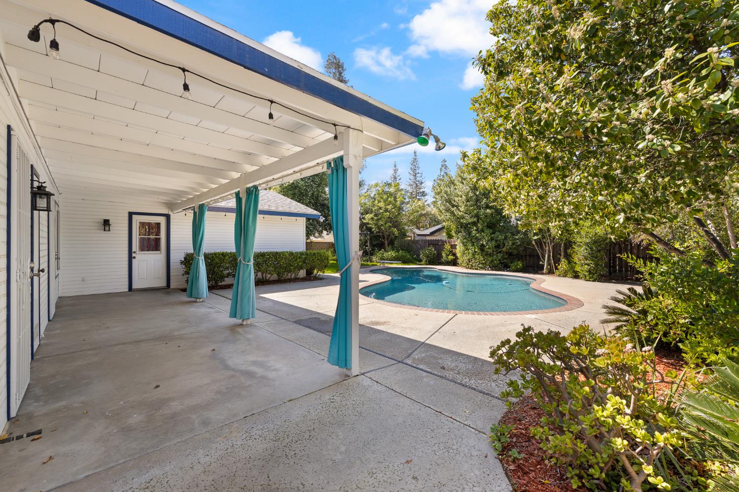 3074 Burgan Ave, Clovis, CA 93611