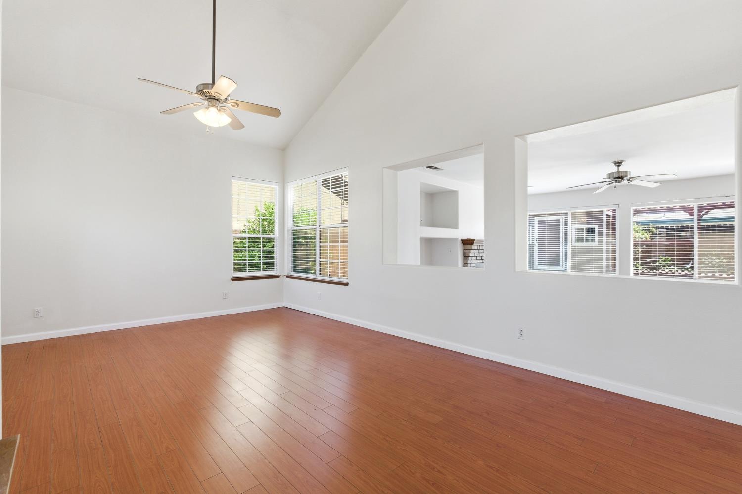 865 McKelvy Ave, Clovis, CA 93611