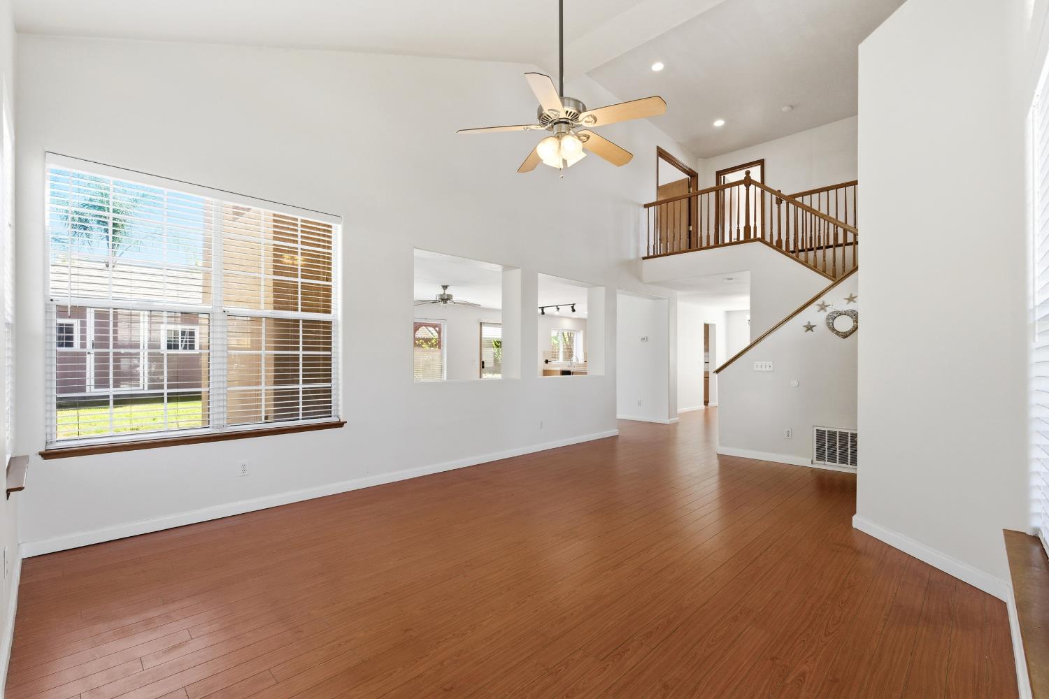 865 McKelvy Ave, Clovis, CA 93611