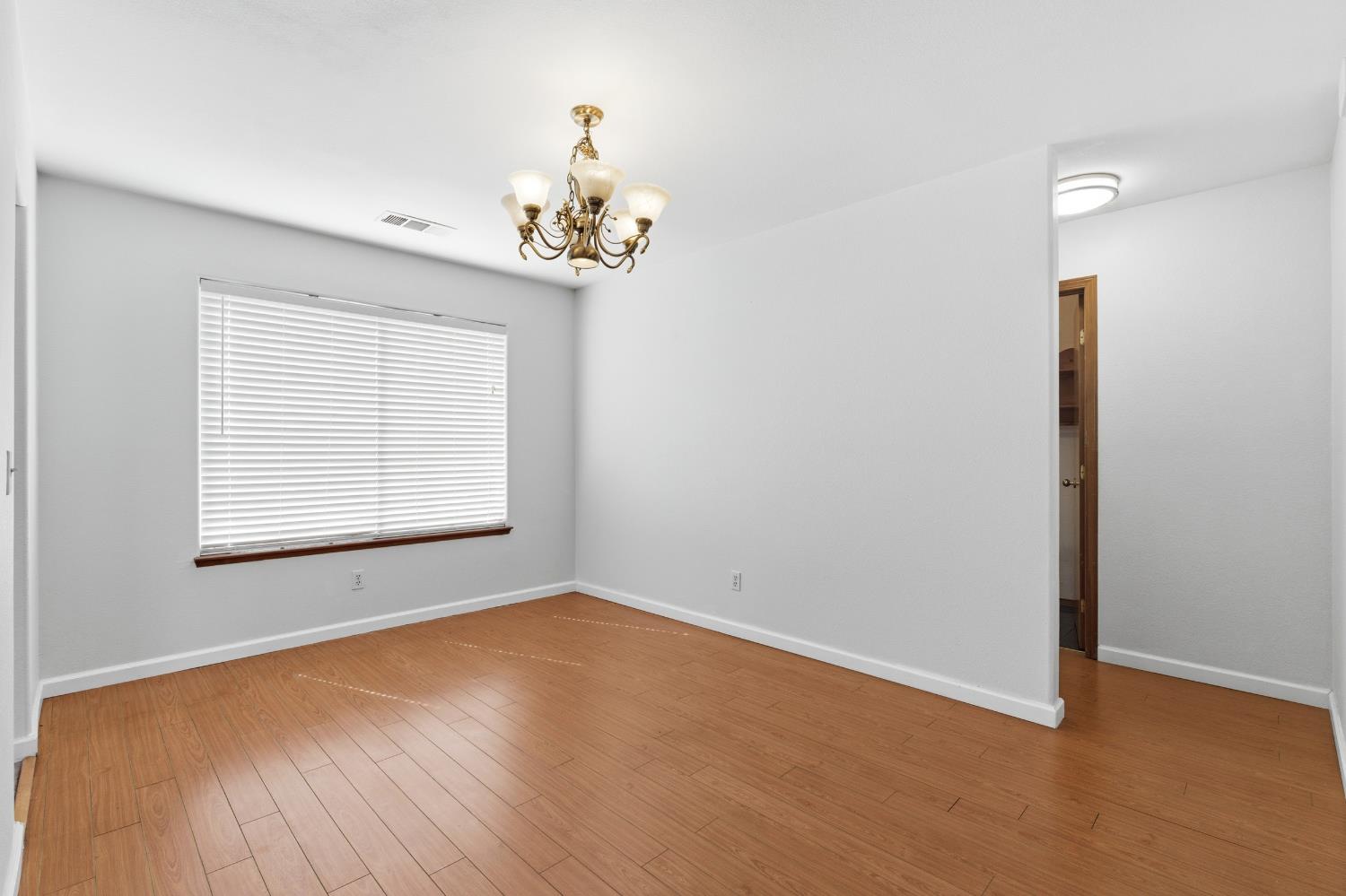 865 McKelvy Ave, Clovis, CA 93611