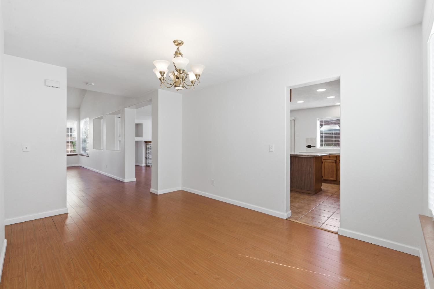 865 McKelvy Ave, Clovis, CA 93611