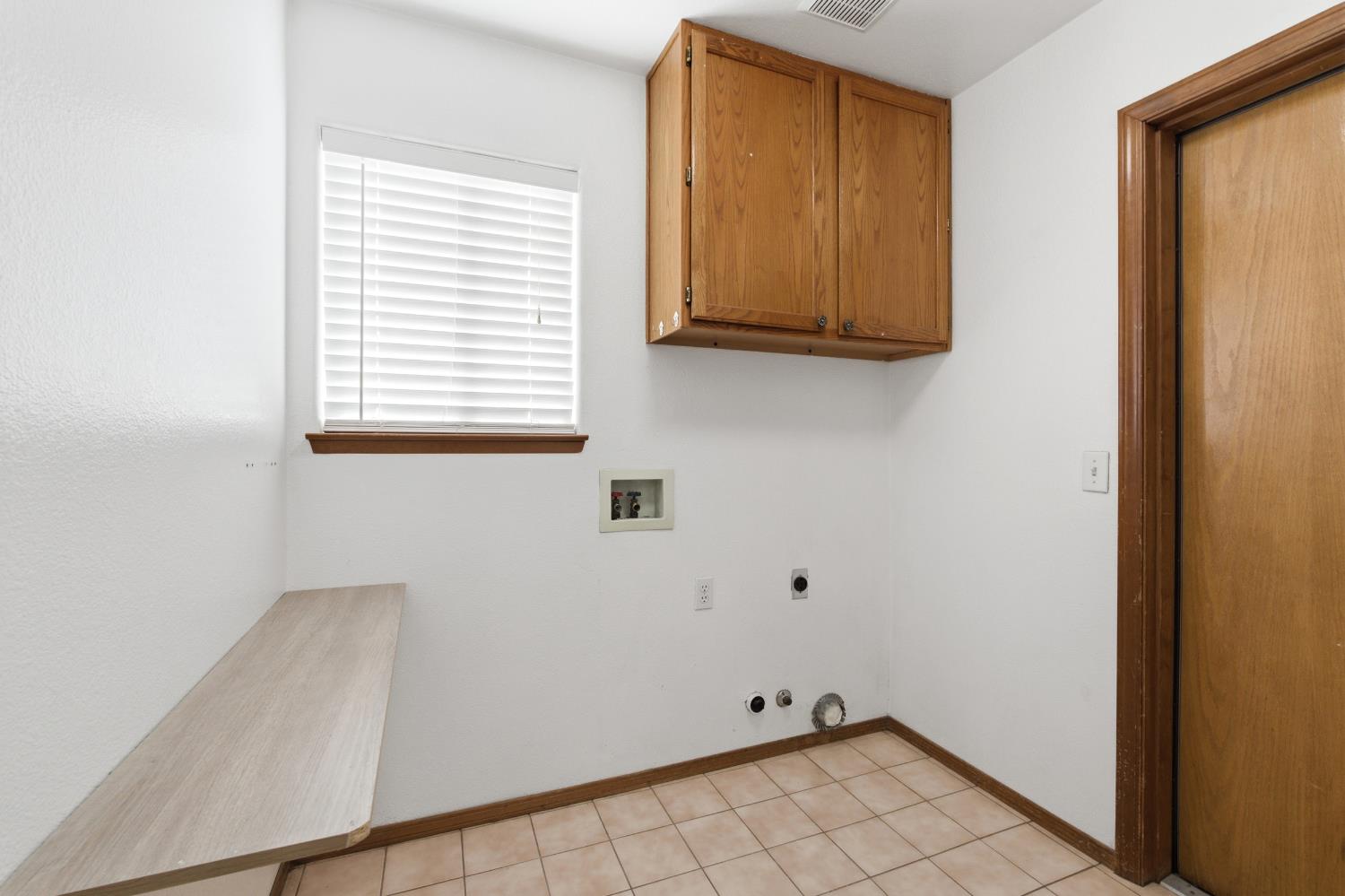 865 McKelvy Ave, Clovis, CA 93611