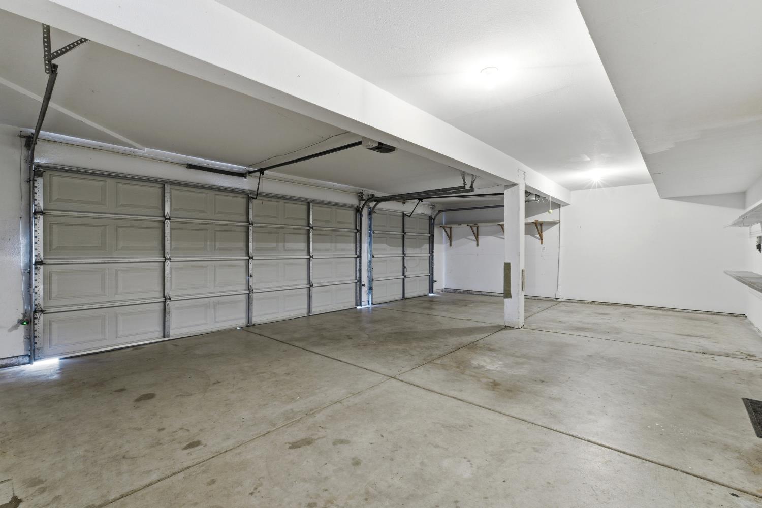 865 McKelvy Ave, Clovis, CA 93611