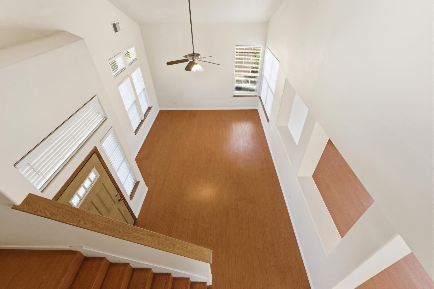 865 McKelvy Ave, Clovis, CA 93611