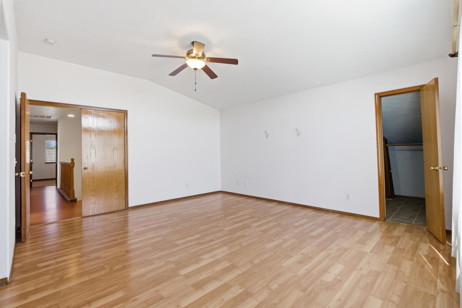 865 McKelvy Ave, Clovis, CA 93611