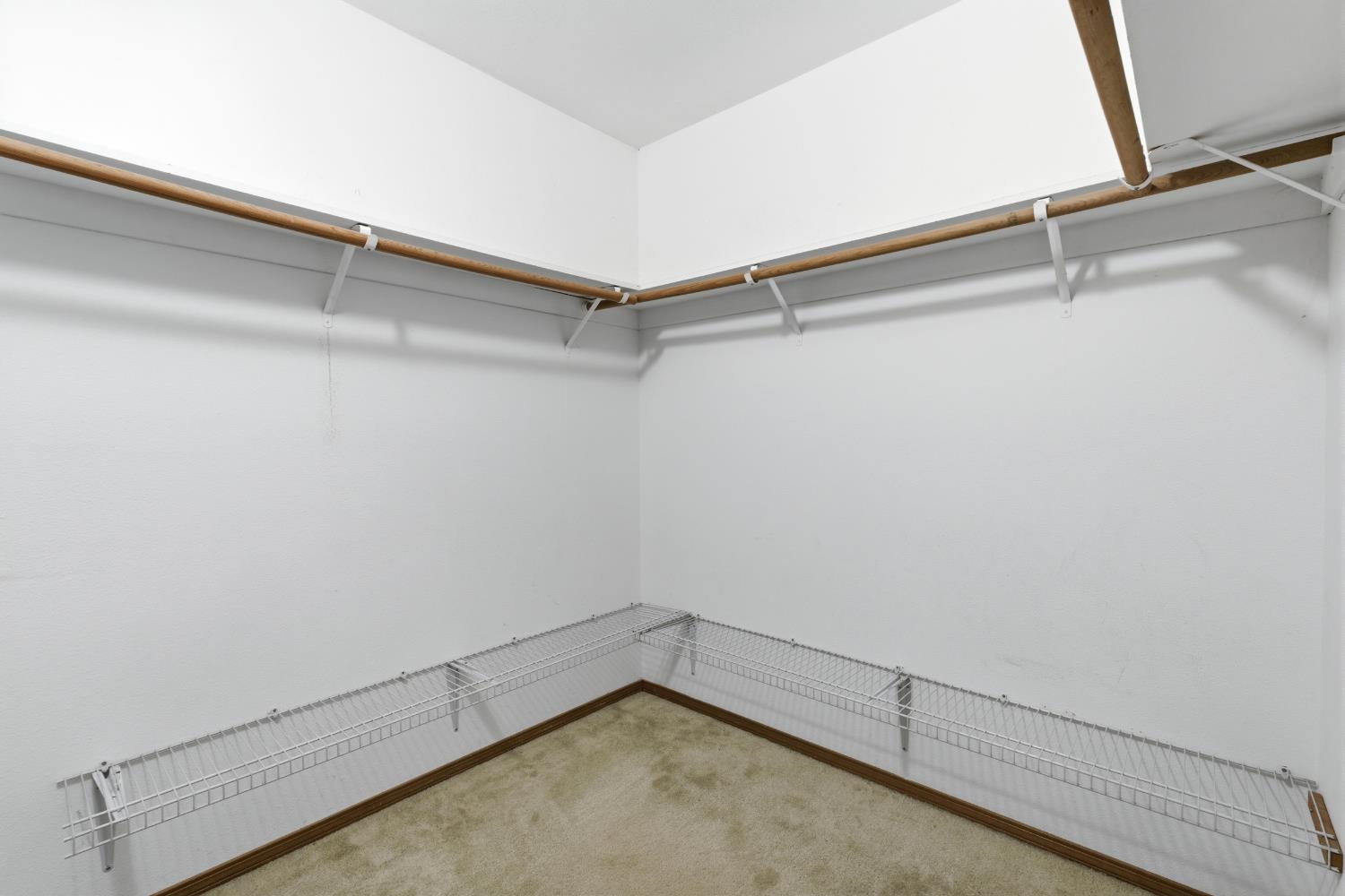 865 McKelvy Ave, Clovis, CA 93611