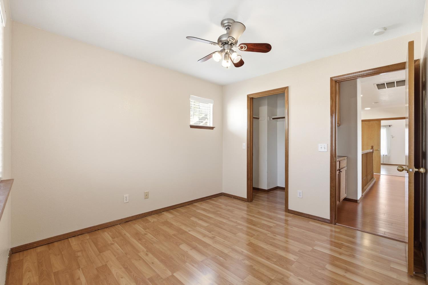 865 McKelvy Ave, Clovis, CA 93611