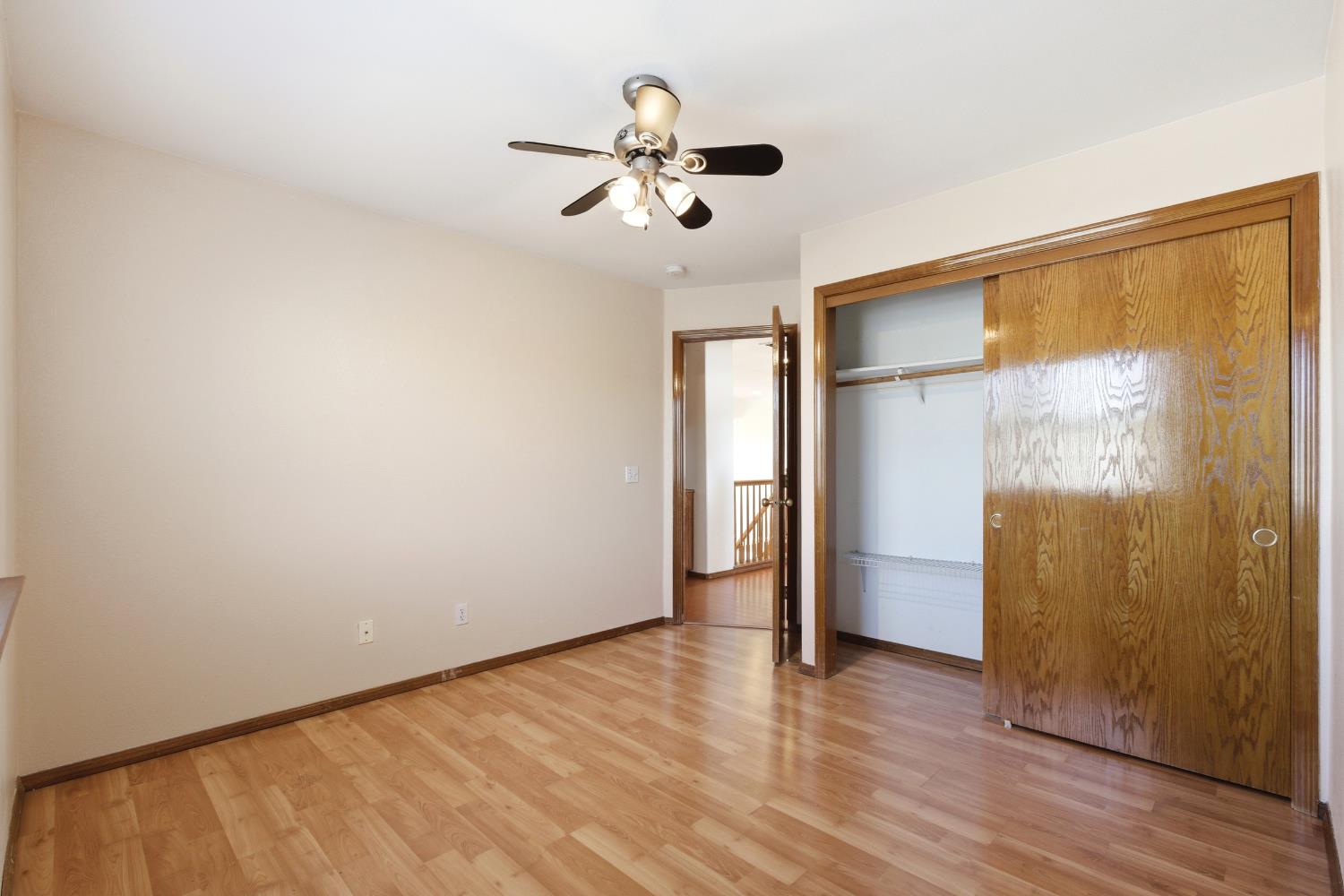 865 McKelvy Ave, Clovis, CA 93611