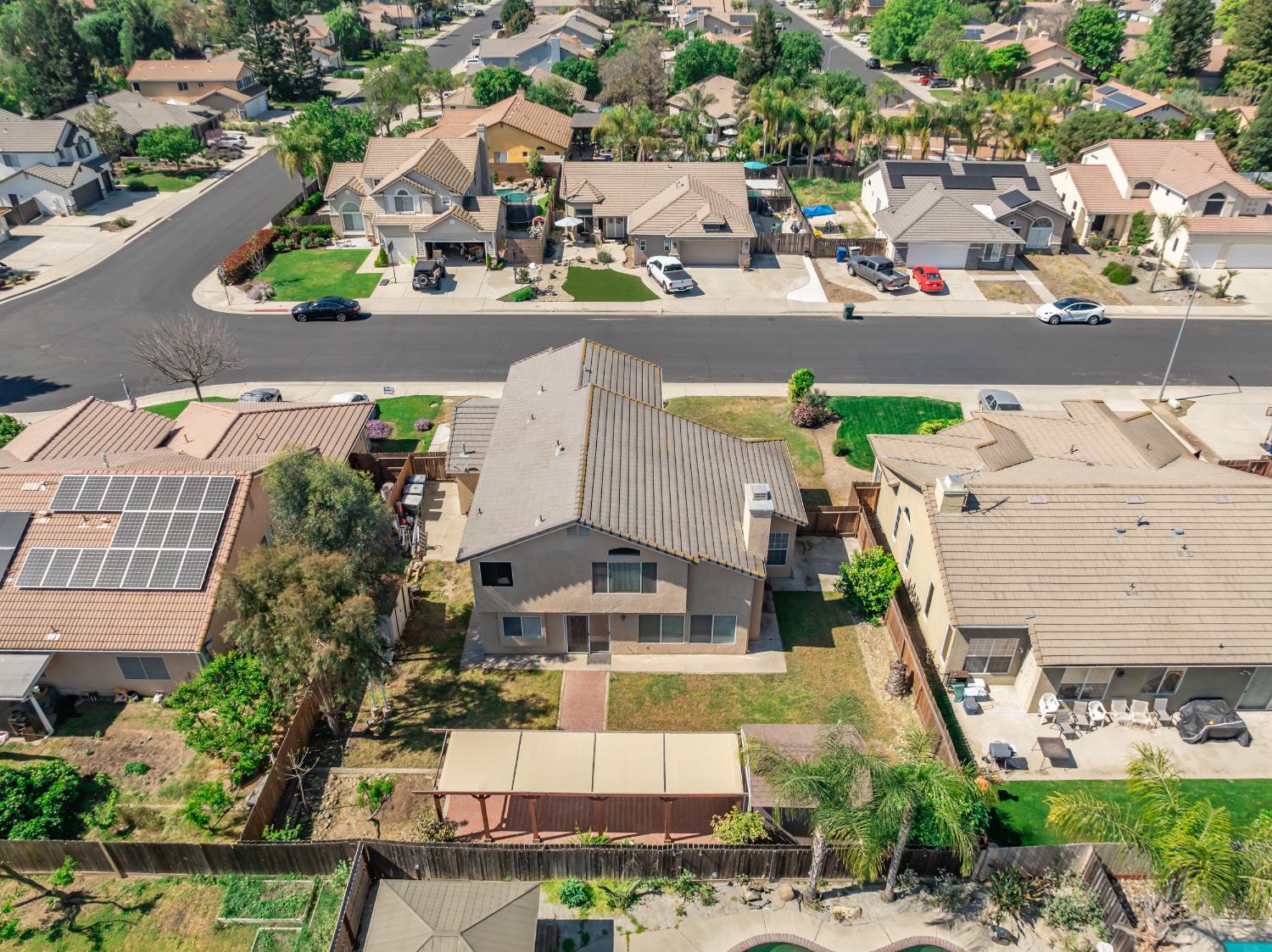 865 McKelvy Ave, Clovis, CA 93611