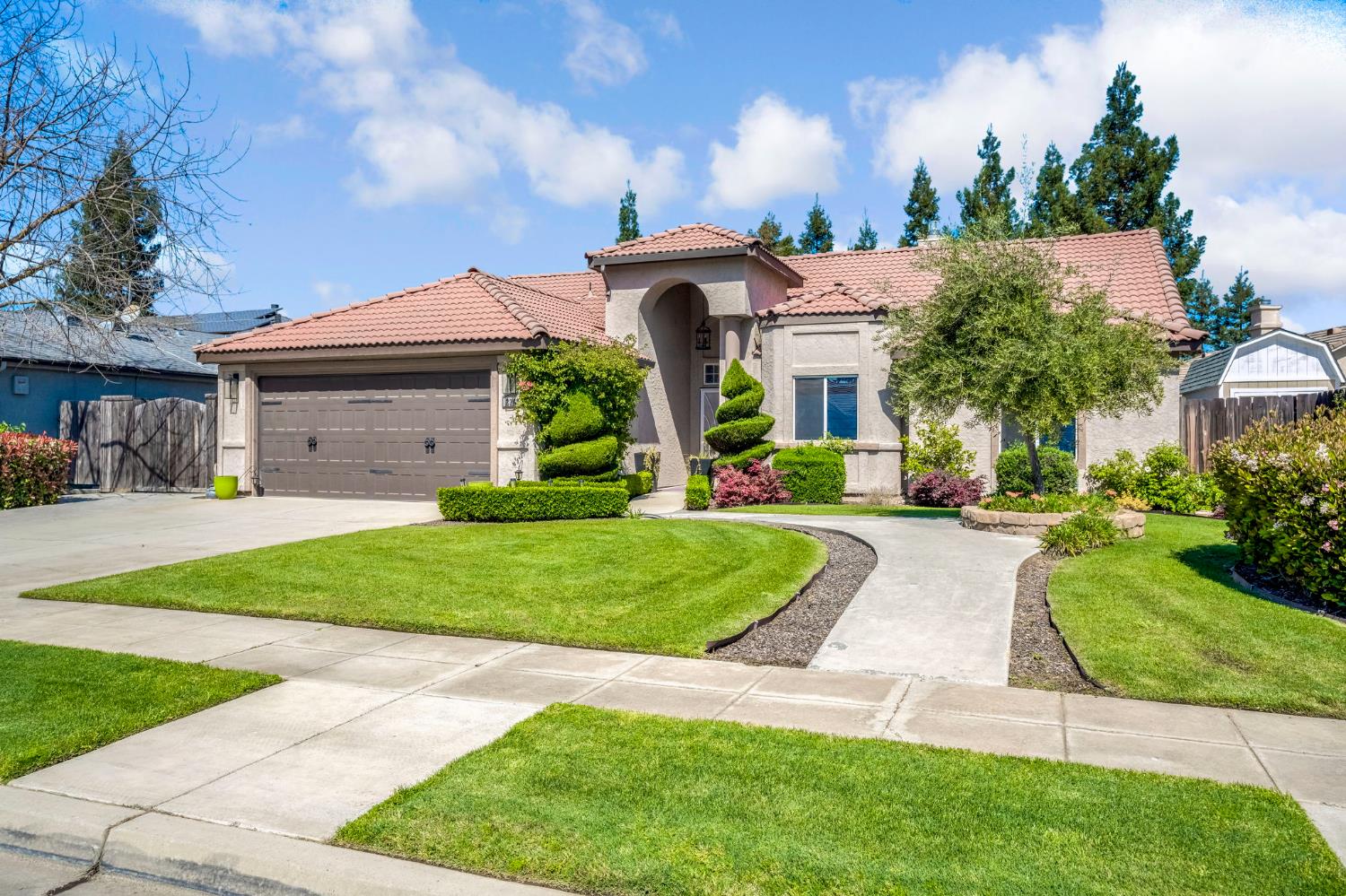 2361 Cromwell Ave, Clovis, CA 93611