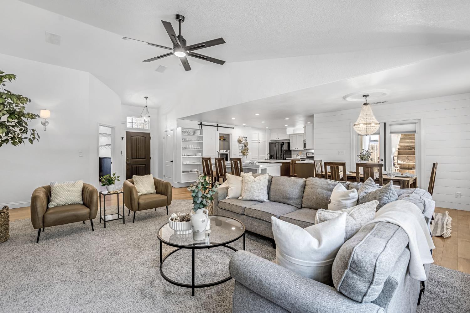 2361 Cromwell Ave, Clovis, CA 93611